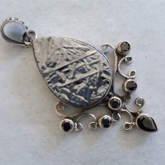Silicon Crystal & Black Onyx Silver Pendant - Picture 2 of 6